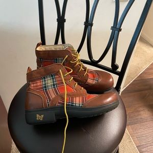 Algeria multi color boot, size ten, great condition, leather and fabric